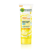 GARNIER LIGHT COMPLETE SCRUB FACIAL WASH